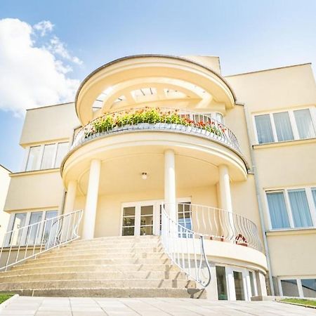 Vila Eva Luhacovice Luaran gambar